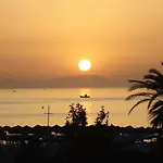 Primera Linea De Playa En Frente Al Puerto Deportivo Апартаменти *