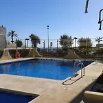 Primera Linea De Playa En Frente Al Puerto Deportivo Апартаменти *