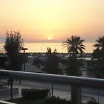 Primera Linea De Playa En Frente Al Puerto Deportivo *