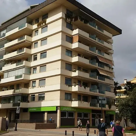 Primera Linea De Playa En Frente Al Puerto Deportivo Fuengirola