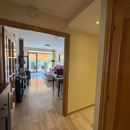 Primera Linea De Playa En Frente Al Puerto Deportivo Fuengirola