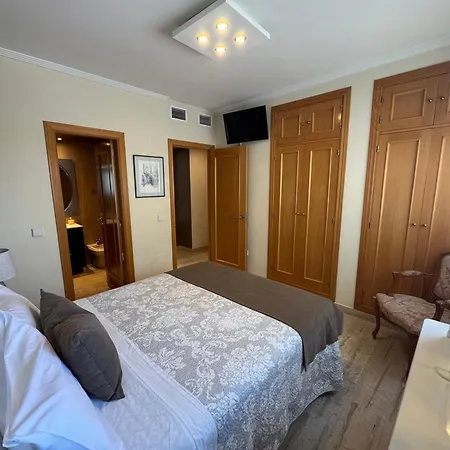 Primera Linea De Playa En Frente Al Puerto Deportivo