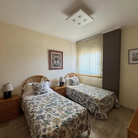 Primera Linea De Playa En Frente Al Puerto Deportivo Appartement