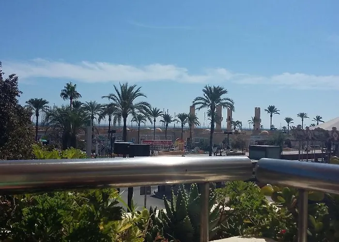 Primera Linea De Playa En Frente Al Puerto Deportivo * Fuengirola