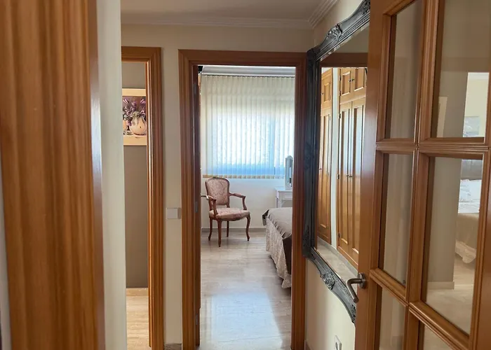 Primera Linea De Playa En Frente Al Puerto Deportivo * Fuengirola