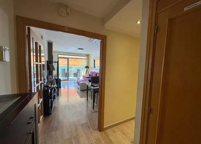 Primera Linea De Playa En Frente Al Puerto Deportivo Fuengirola