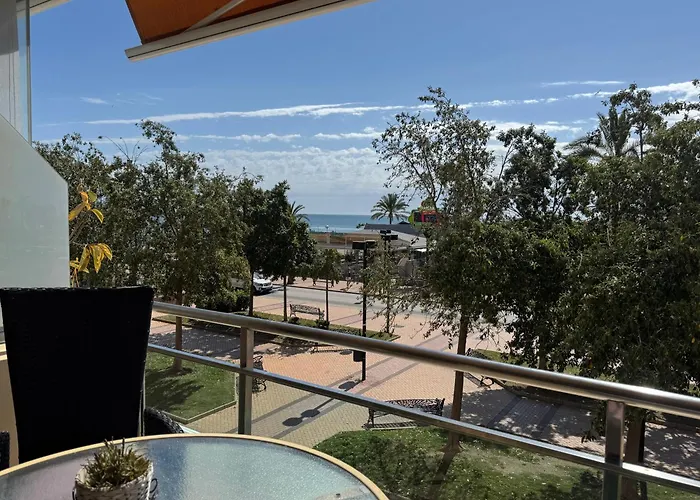 Primera Linea De Playa En Frente Al Puerto Deportivo Appartement