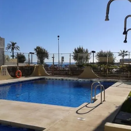 Primera Linea De Playa En Frente Al Puerto Deportivo Apartamento *