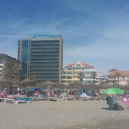 Primera Linea De Playa En Frente Al Puerto Deportivo * Fuengirola