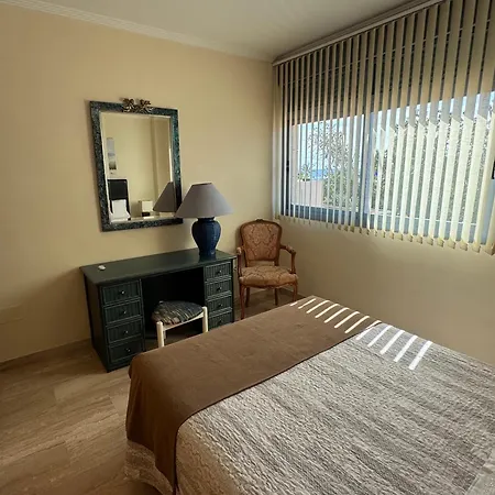 Primera Linea De Playa En Frente Al Puerto Deportivo Fuengirola