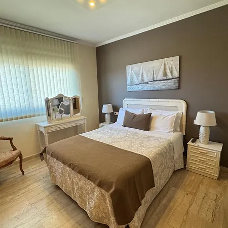 Primera Linea De Playa En Frente Al Puerto Deportivo Fuengirola