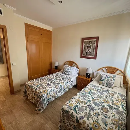 Apartamento Primera Linea De Playa En Frente Al Puerto Deportivo