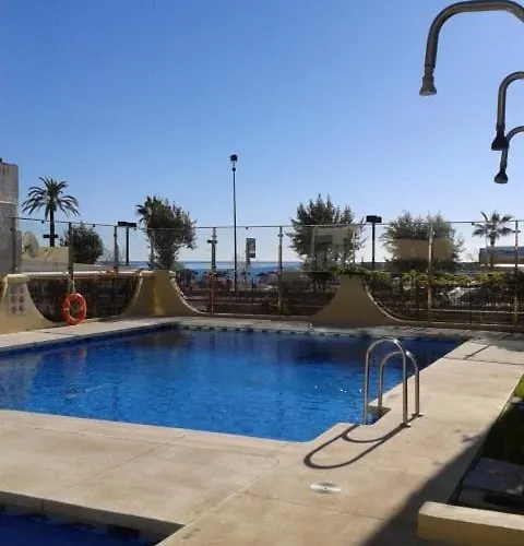 Primera Linea De Playa En Frente Al Puerto Deportivo Apartamento *