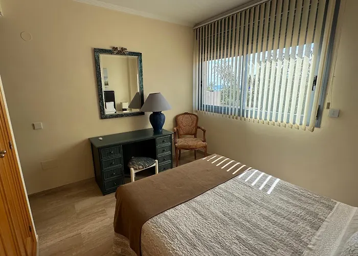 Primera Linea De Playa En Frente Al Puerto Deportivo Fuengirola