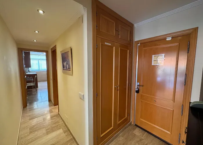 Apartamento Primera Linea De Playa En Frente Al Puerto Deportivo *