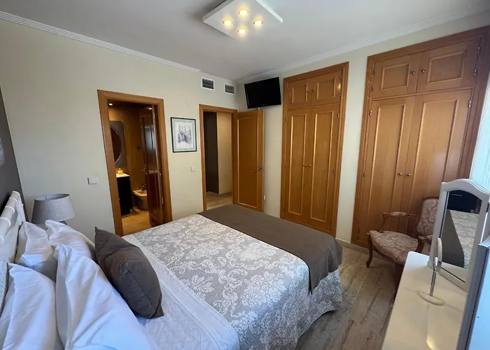 Primera Linea De Playa En Frente Al Puerto Deportivo