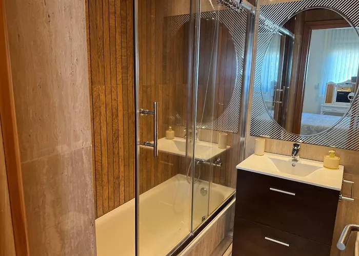 Primera Linea De Playa En Frente Al Puerto Deportivo