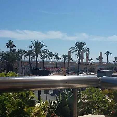 Primera Linea De Playa En Frente Al Puerto Deportivo * Fuengirola