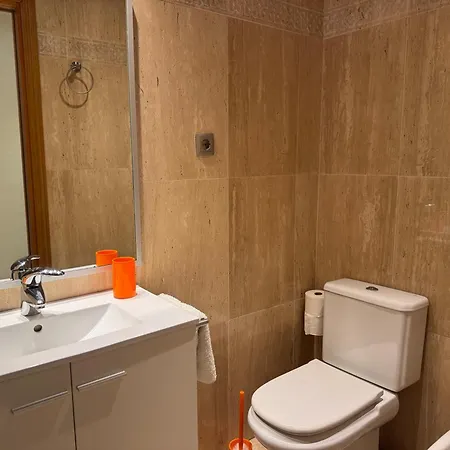 Primera Linea De Playa En Frente Al Puerto Deportivo *