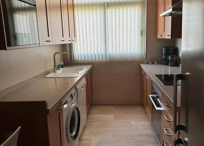 Primera Linea De Playa En Frente Al Puerto Deportivo *