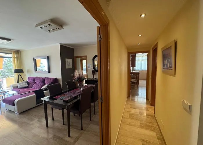 Primera Linea De Playa En Frente Al Puerto Deportivo